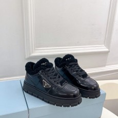 프라다 PRADA 여성 스니커즈 PR212