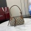 구찌 GUCCI 여성 GG 엠블럼 토트백 820696 GU1282