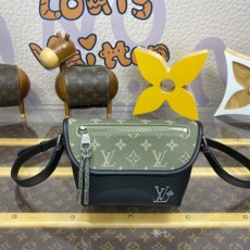 루이비통 LV 펄스 웨어러블 월릿 M12618