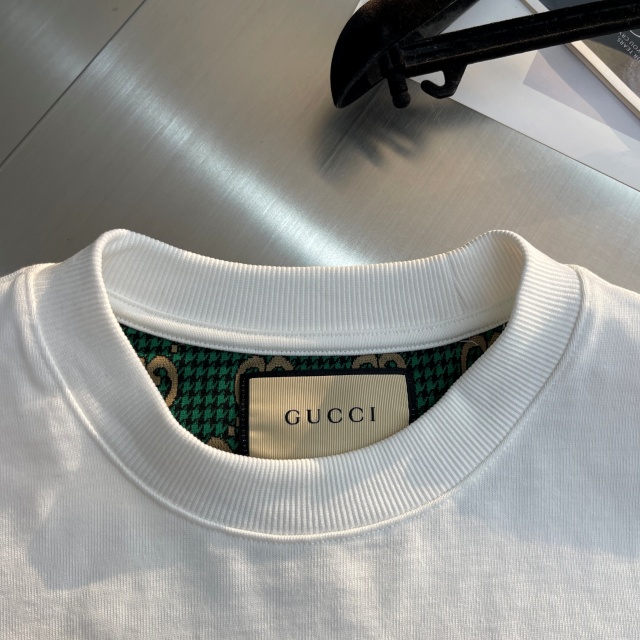 구찌 GUCCI 남성 라운드 반팔 GU6389