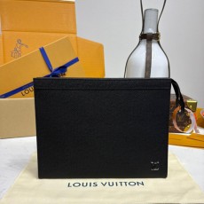 루이비통 LV 타이가 레더 포쉐트 보야주 클러치백 M30450