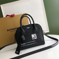 버버리 BURBERRY 스몰 몽타주 프린트 가죽 큐브 백 80193561 BB0494