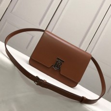 버버리 BURBERRY  BB0497