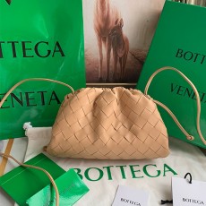 보테가 BOTTEGA VENETA 인트레치아토 만두백 BO0608