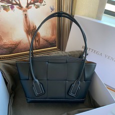 보테가 BOTTEGA VENETA 아르코33 토트백 575943 BO0684