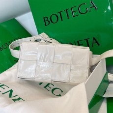 보테가 BOTTEGA VENETA 카세트 벨트백 651053 BO0698