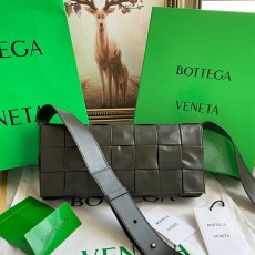 보테가 BOTTEGA VENETA 스트레치 카세트백 629068 BO0762