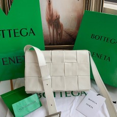 보테가 BOTTEGA VENETA 인트레치아토 카세트백 667298 BO0774