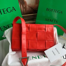 보테가 BOTTEGA VENETA 인트레치아토 카세트백 667298 BO0807