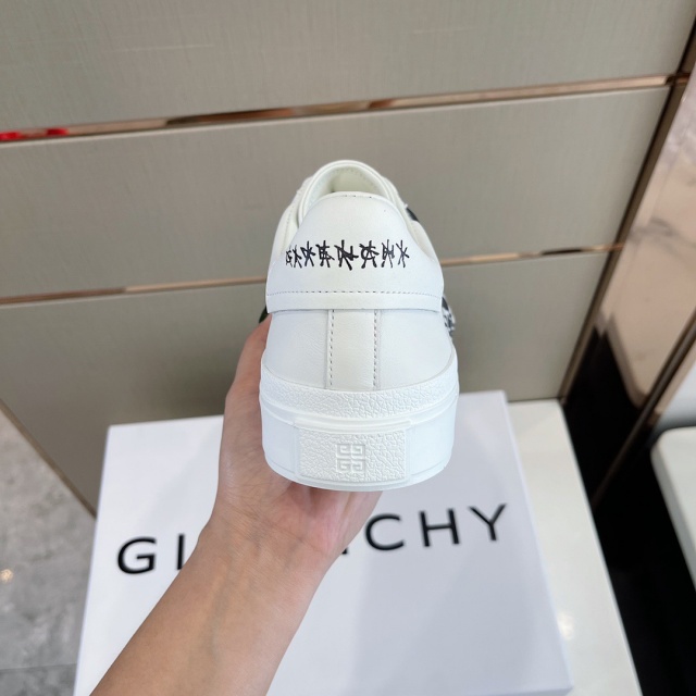 지방시 GIVENCHY 남성 어반 스트리트 스니커즈 GV0652