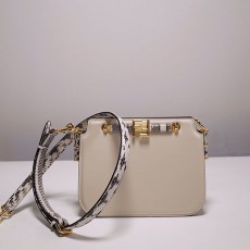 펜디 FENDI  여성 터치 숄더백 FD08395