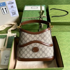 구찌 GUCCI  인터로킹 G 라지 숄더백 696011 GU02097