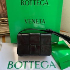 보테가 BOTTEGA VENETA 베네타 미니 카세트백 667048 BO0814