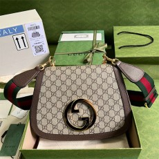 구찌 GUCCI 인터로킹 G 미디엄 숄더백 699210 GU02193