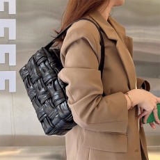 보테가 BOTTEGA VENETA 여성 카세트백 BO0900