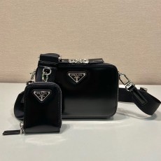 프라다 PRADA 남성 크로스백 2VH070 PD0983