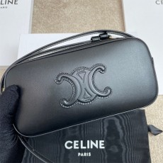 셀린느 CELINE 퀴르 트리옹프 미니 카메라백 10J582 CL0609